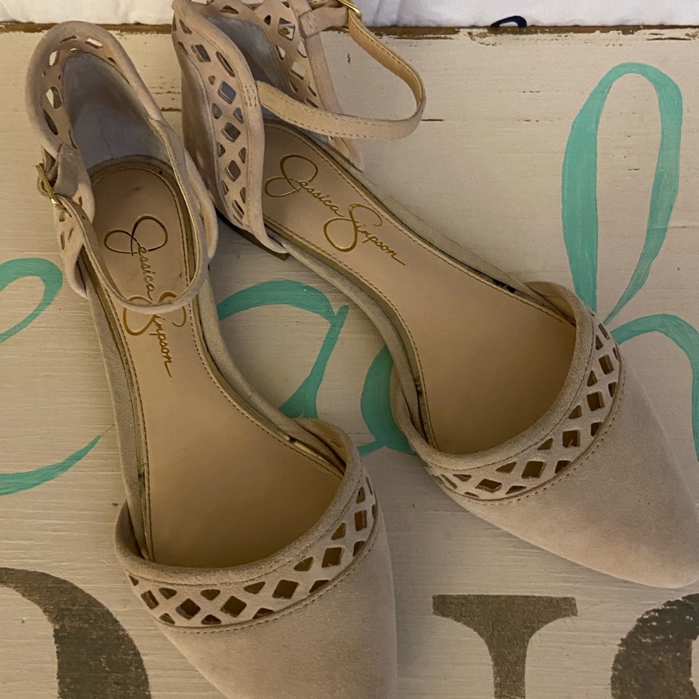 Jessica Simpson Cream Suede Ankle Flats Size 6.5 Excellent pre-owned condition